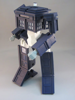 Illustration for article titled Remember that one time Optimus Prime turned into the TARDIS?